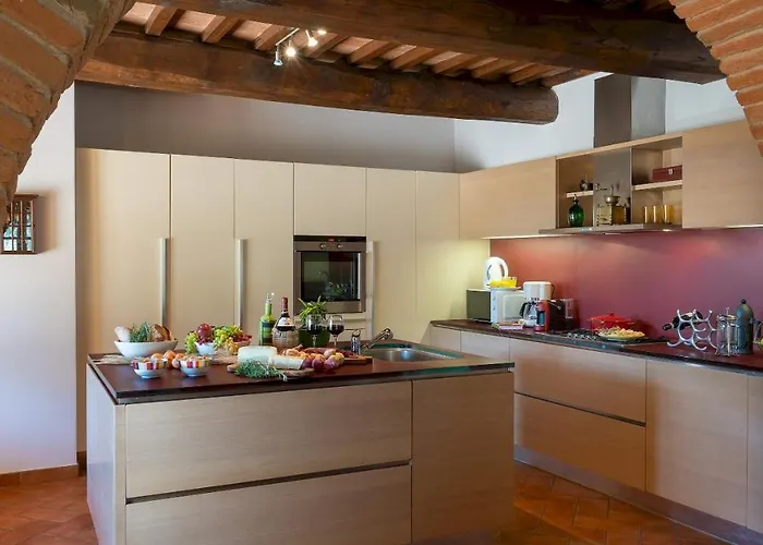 Vila La Nell'isola 12, Emma