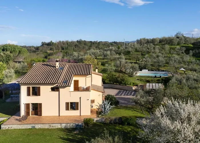 Vila La Nell'isola 12, Emma